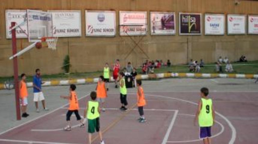 9. Refik G&uuml;r Sokak Basketbolu Turnuvası Başladı