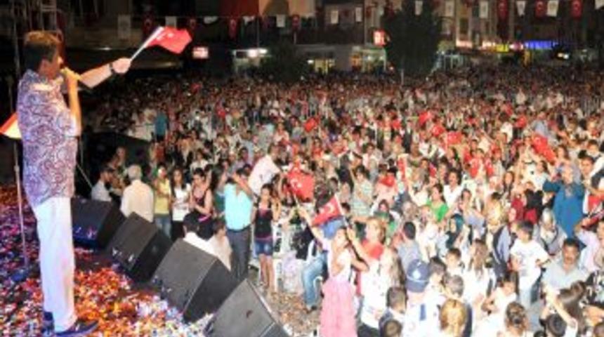 Etimesgut'ta Toplu Nikah Ve S&uuml;nnet Ş&ouml;leni 30 Bin Kişiyi Buluşturdu