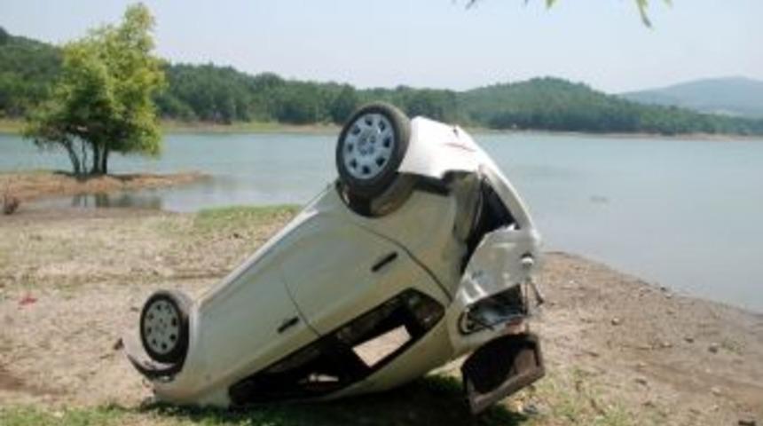 G&ouml;k&ccedil;e Barajı'na U&ccedil;an Otomobilde 4 Kişi Yaralandı