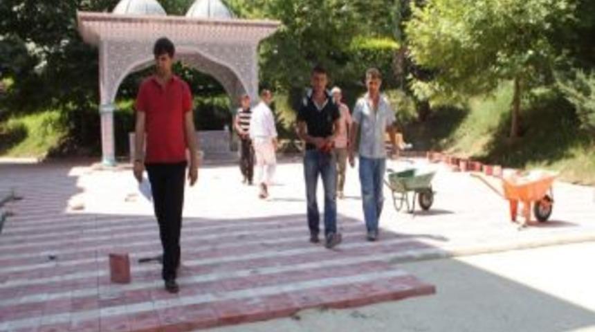 Erbaa Merkez B&uuml;y&uuml;k Camii'nde &Ccedil;evre D&uuml;zenlemesi