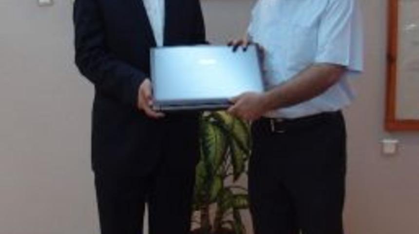 Sungurlu Belediyesi Başkanı Uzunkaya&rsquo;dan T&uuml;rkiye Birincisi M&uuml;ezzine Bilgisayar