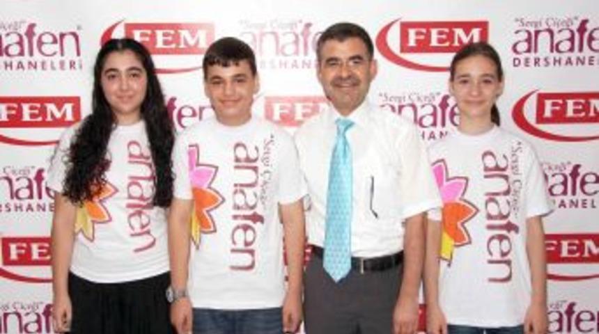 Mersin'de Anafen Dershanesi'nin 3 &Ouml;ğrencisi SBS&rsquo;de 500 Puan Aldı