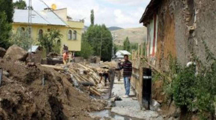 Aşağı &Ccedil;akmak K&ouml;y&uuml;nde Dere Islah &Ccedil;alışmaları Başladı