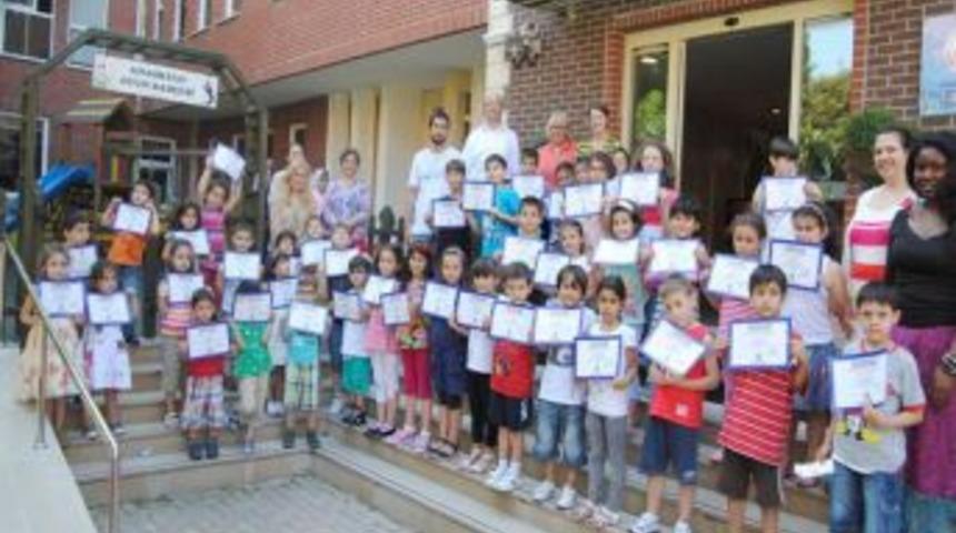 Ufuk Yaz Okulu'nun &Ouml;ğrencileri Sertifikalarını Aldı