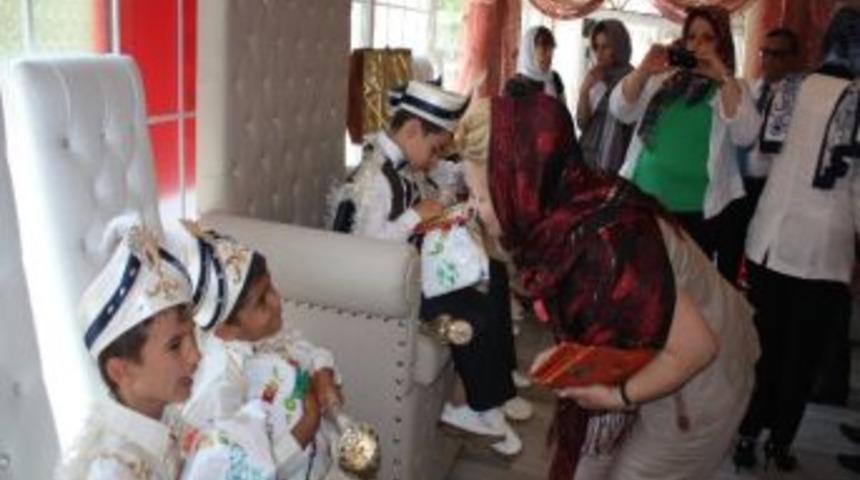 Hayırsever Vatandaştan Kimsesiz &Ccedil;ocuklara S&uuml;nnet Ş&ouml;leni