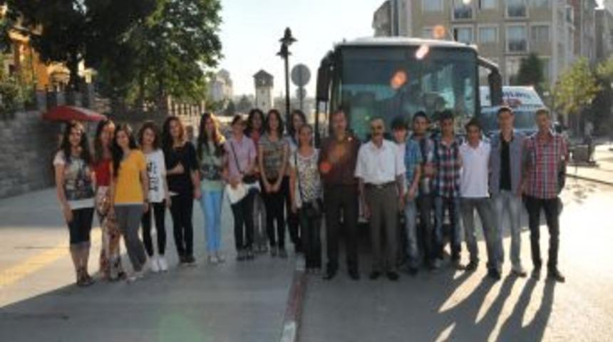 Gen&ccedil; Kanatlar, İn&ouml;n&uuml; Eğitim Merkezi'ni Gezdi