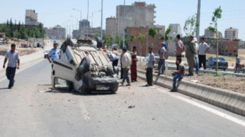 Direğe &Ccedil;arpan Ara&ccedil; Takla Attı: 3 Yaralı