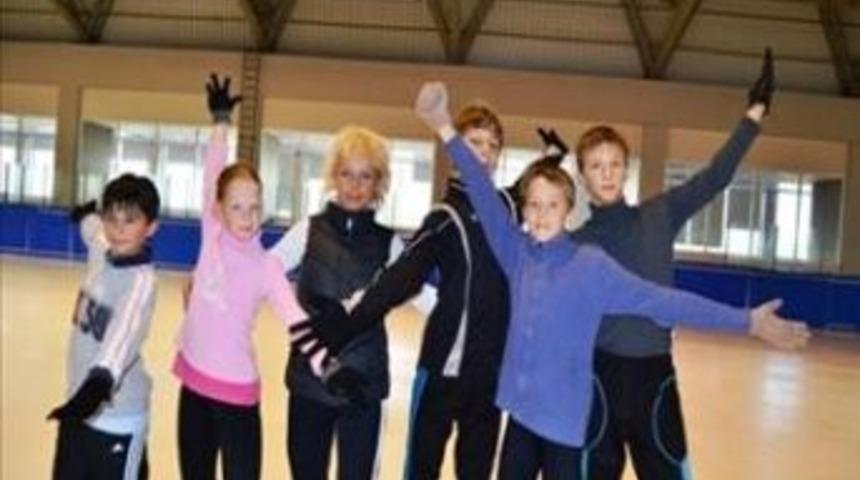 Buz Patenciler Tam Gaz