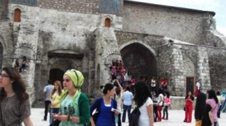 Gen&ccedil;lik Treni Gen&ccedil; Bayanları Da B&uuml;y&uuml;ledi