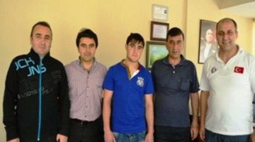 Halterde &Ouml;zden&rsquo;e Milli Davet