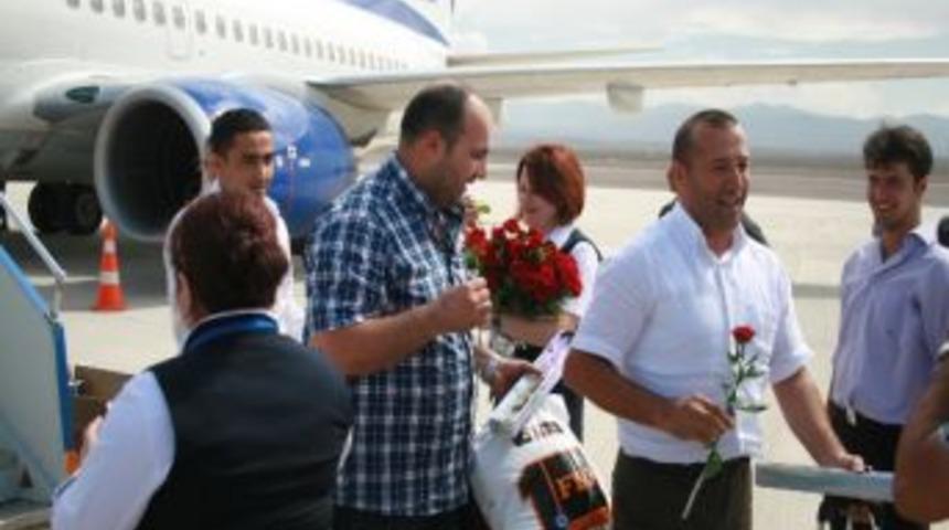 Iğdır&rsquo;da İlk Yolcu U&ccedil;ağı İndi