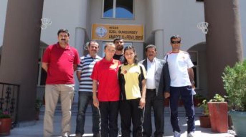 &Ouml;zel Sungurbey Anadolu Lisesi, Başarılı Atlet &Ouml;ğrencilerini &Ouml;d&uuml;llendirdi