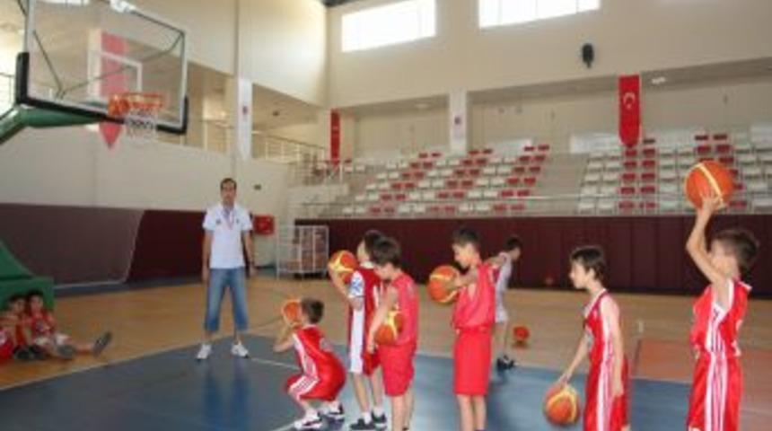 Amasya &Uuml;niversitesi, Spor Birimlerini Halkın Kullanımına A&ccedil;tı