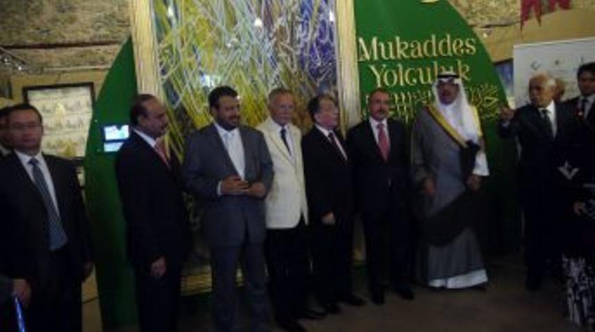 'Mukaddes Yolculuk' Sergisi Dolmabah&ccedil;e Sanat Galerisi'nde A&ccedil;ıldı