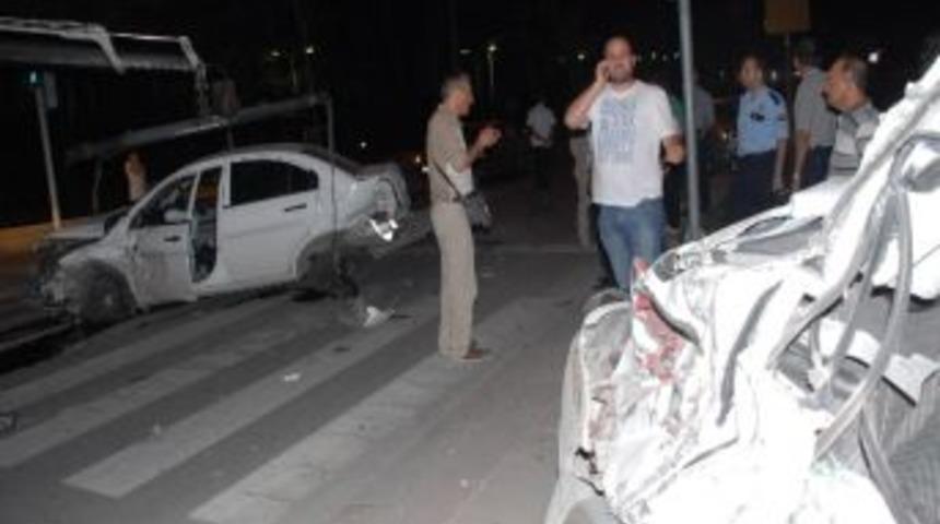 Cumhurbaşkanlığı K&ouml;şk&uuml; &Ouml;n&uuml;nde Trafik Kazası: 5 Yaralı