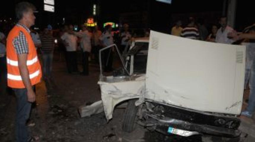 İzmir'de Kaza: 4 Yaralı