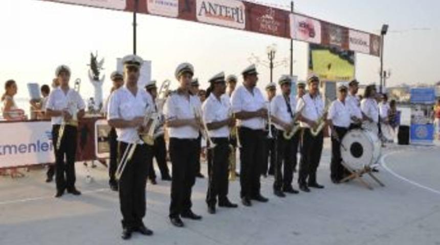 Kuşadası 5. Streetball Turnuvası Başladı