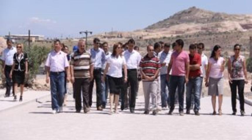 Ne&uuml; Kamp&uuml;s&uuml;nde Yol Yapımı