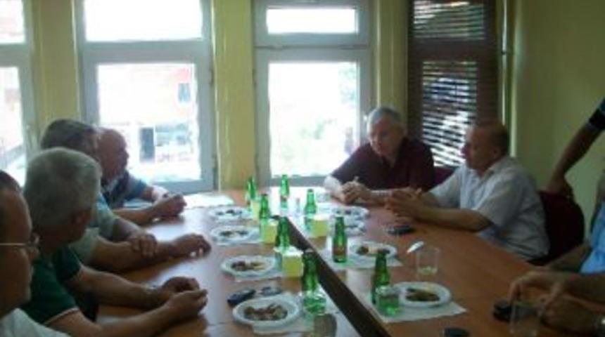 &Ccedil;ift&ccedil;ilerimiz &Ouml;n&uuml;m&uuml;z&uuml; Kesip, Boynumuza Sarılıyor