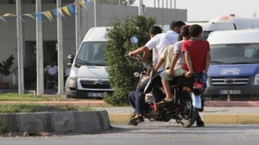 2 Kişilik Motosiklette 5 Kişilik Yolculuk