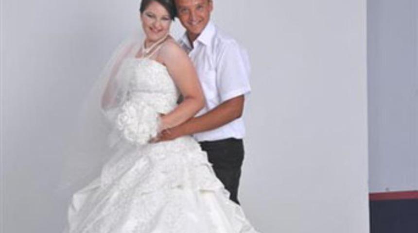 İki g&uuml;nl&uuml;k gelin kazada &ouml;ld&uuml;