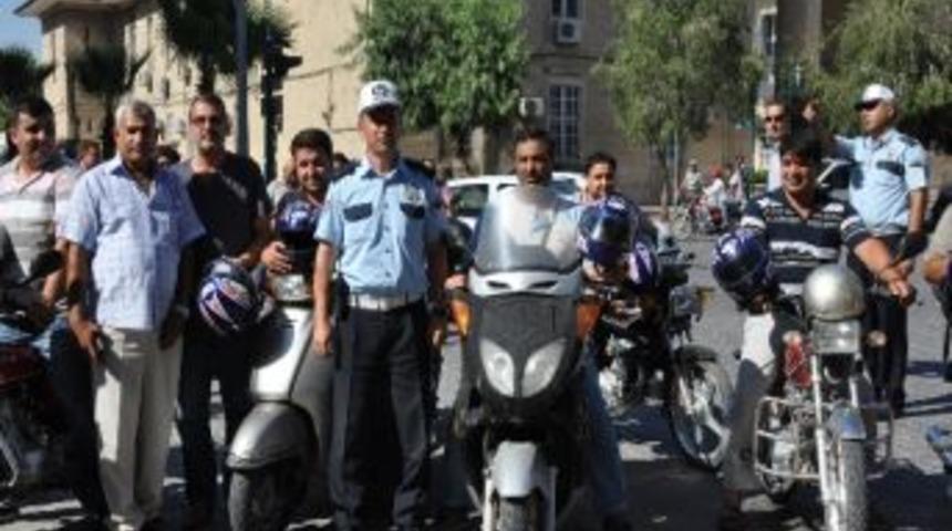 Polisten S&uuml;r&uuml;c&uuml;lere Kask