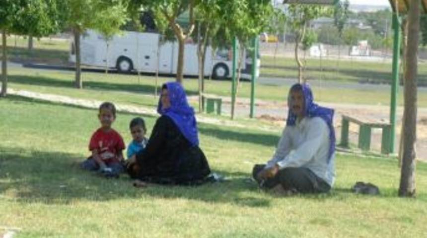 Siverek&rsquo;te Sıcaktan Bunalanlar Parklara Koştu