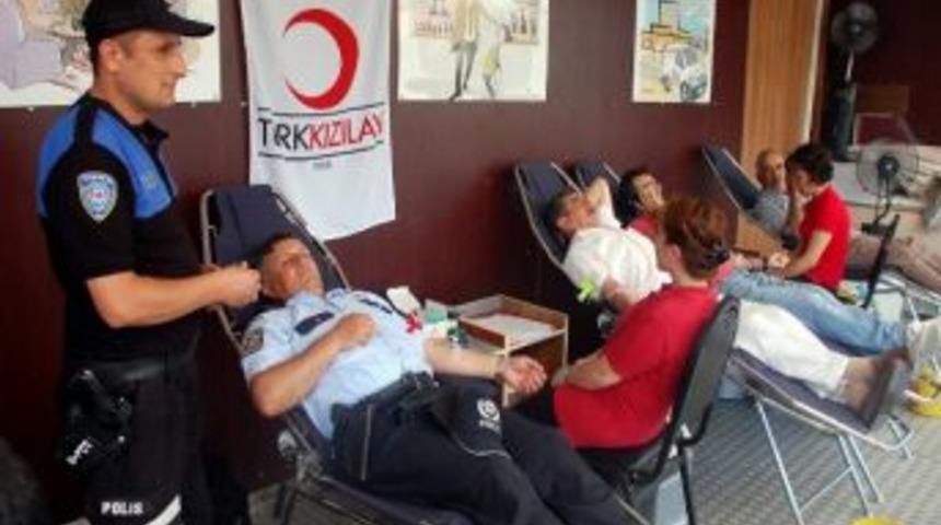 Boz&uuml;y&uuml;k&rsquo;te Kan Bağışı Kampanyası