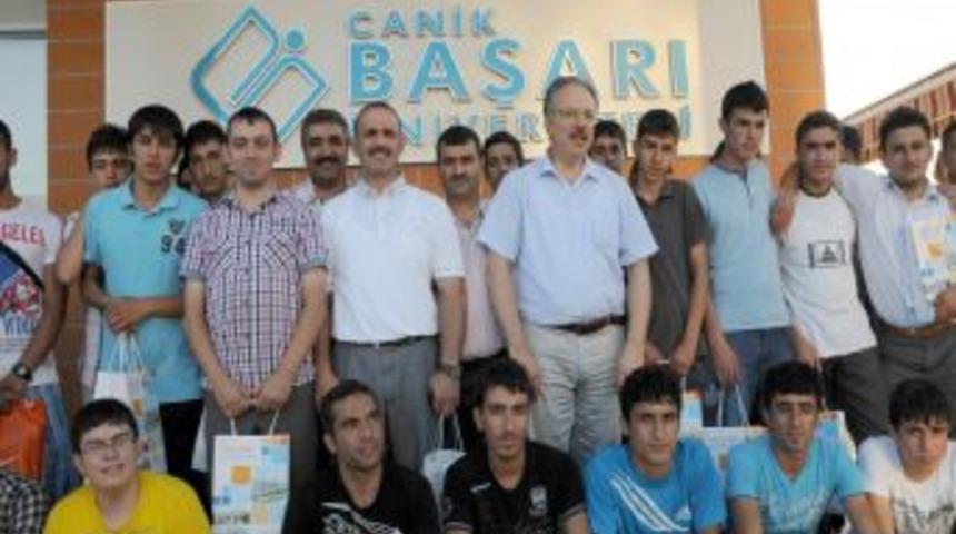 Doğu Ve G&uuml;neydoğulu &Ouml;ğrenciler, Canik Başarı &Uuml;niversitesi'ne Konuk Oldu