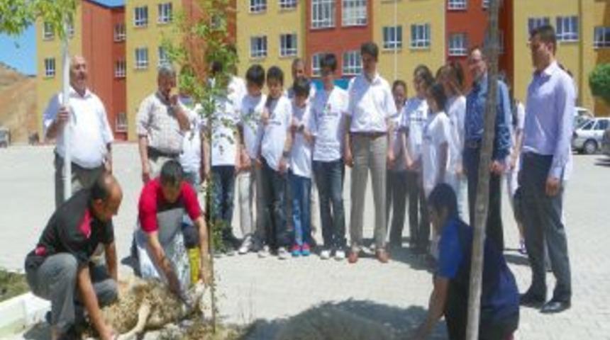 &Ouml;zel Kızılırmak İlk&ouml;ğretim Okulu, SBS Başarısını Kurban Keserek Kutladı