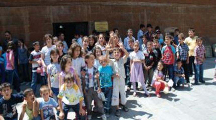 Bilgi Evi &Ouml;ğrencileri, Tarihi Ve K&uuml;lt&uuml;rel Mekanları Gezdi