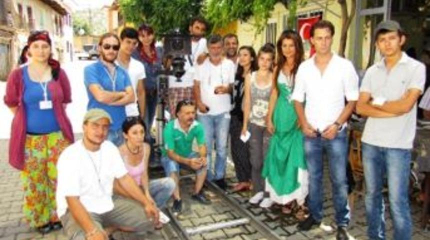 &ldquo;&uuml;&ccedil; Kadın &Uuml;&ccedil; Kader&rdquo; &Ouml;d&uuml;llere Talip