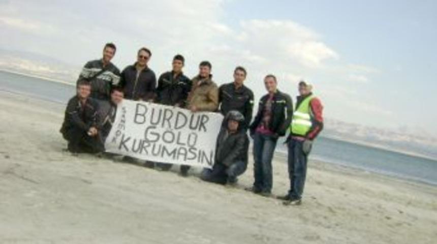 'Burdur G&ouml;l&uuml; Kurumasın' Diye Motor &Uuml;st&uuml;nde 260 Kilometre Yol Kat Ettiler