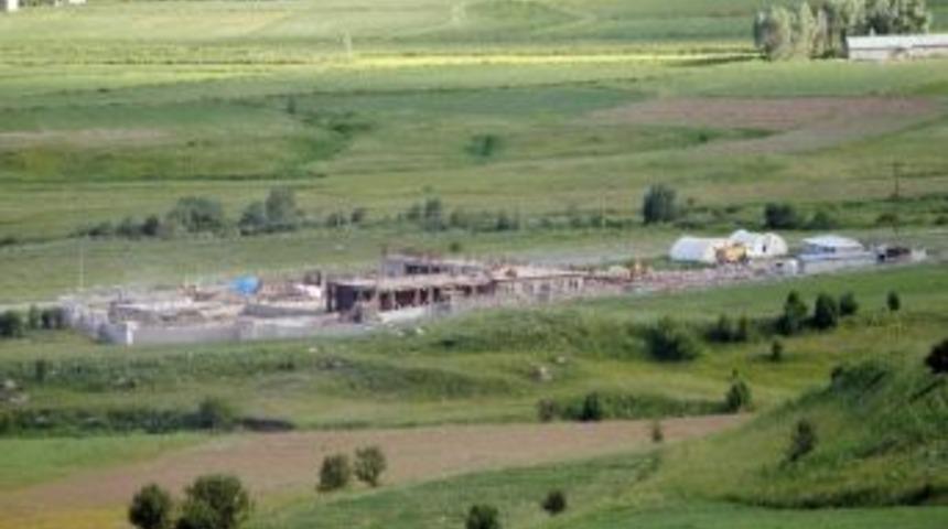 Pkk &Uuml;yeleri Karakol Şantiyesini Bastı