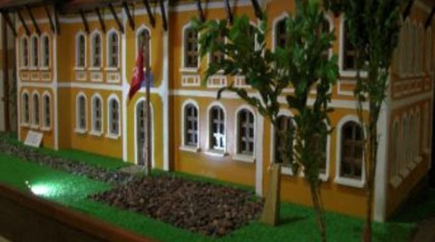 Ak&ccedil;akocalı Marangoz Osmanlı D&ouml;neminden Kalma Tarihi Yapıların Maketini Yapıyor