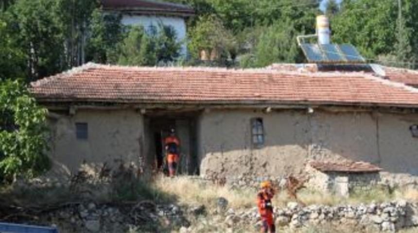 Kaybolan Gen&ccedil; Kızı Arama &Ccedil;alışmaları S&uuml;r&uuml;yor