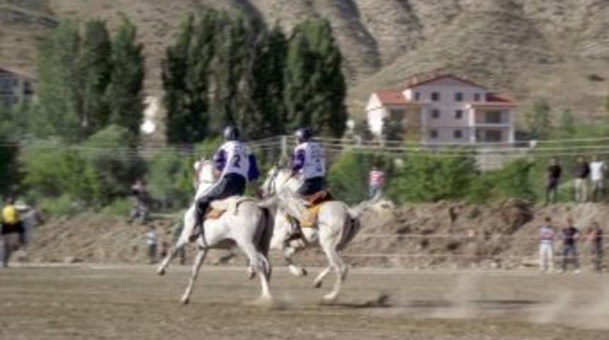 Ş&ouml;lende Cirit M&uuml;sabakası D&uuml;zenlendi
