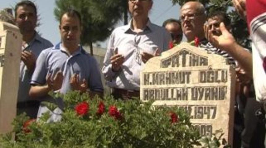 Uyanık, mezarı başında anıldı