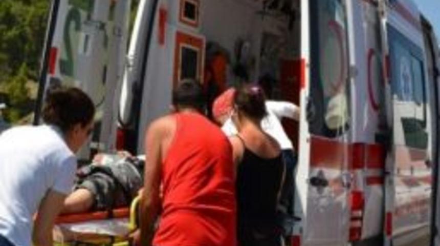 Denizli&rsquo;de 2 Otomobil Kafa Kafaya &Ccedil;arpıştı: 1 &Ouml;l&uuml;, 3 Yaralı