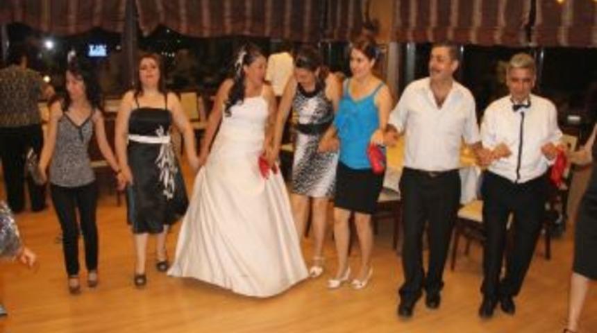 Kendi D&uuml;ğ&uuml;n&uuml;nde Fotoğraf &Ccedil;ekti