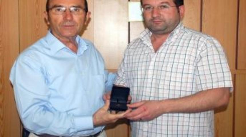 Boz&uuml;y&uuml;k&rsquo;te 36 Kan Bağış&ccedil;ısına Madalya Ve Berat Verildi