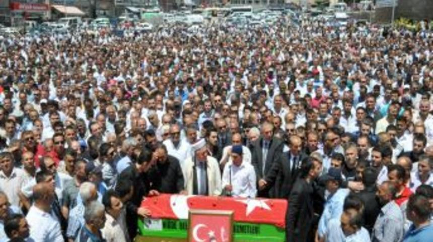 Murat Zeren I&ccedil;in Belediye &Ouml;n&uuml;nde T&ouml;ren D&uuml;zenlendi