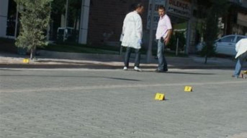 Adliye &Ouml;n&uuml;nde Silahlı Kavga