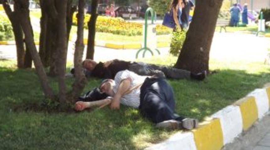 Sıcaktan Bayılanlara 112 M&uuml;dahale Etti