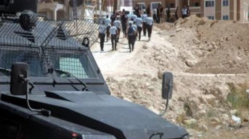 Van'da Kavga: 1'i Polis 3 Yaralı