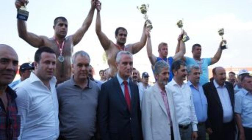 Başkent'te Yağlı G&uuml;reş Turnuvasını Mehmet Yeşil Yeşil Kazandı