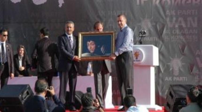 Ak Parti Van İlbaşkanı Aras&rsquo;tan Başbakan&rsquo;a Erdoğan&rsquo;a Anlamlı Hediye