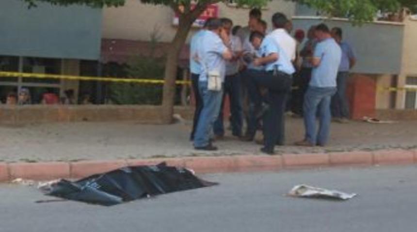 Kayseri&rsquo;de Bir Baba Kızını Ve Evlenmek Istediği Genci &Ouml;ld&uuml;rd&uuml;