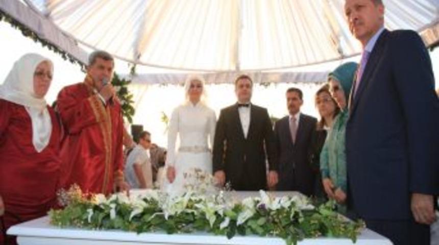 Başbakan Nikah Şahidi Oldu