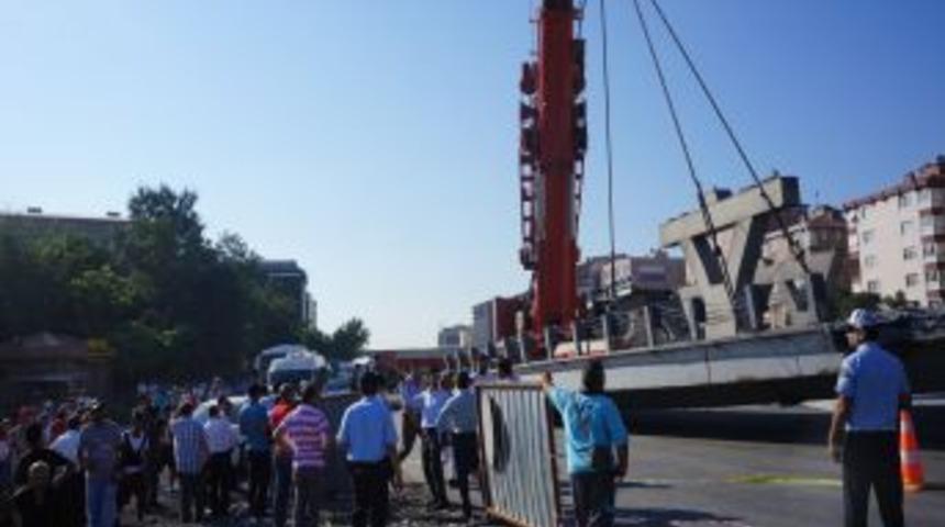 Metrob&uuml;s K&ouml;pr&uuml;s&uuml; &Ccedil;&ouml;kt&uuml;, Trafik Fel&ccedil; Oldu